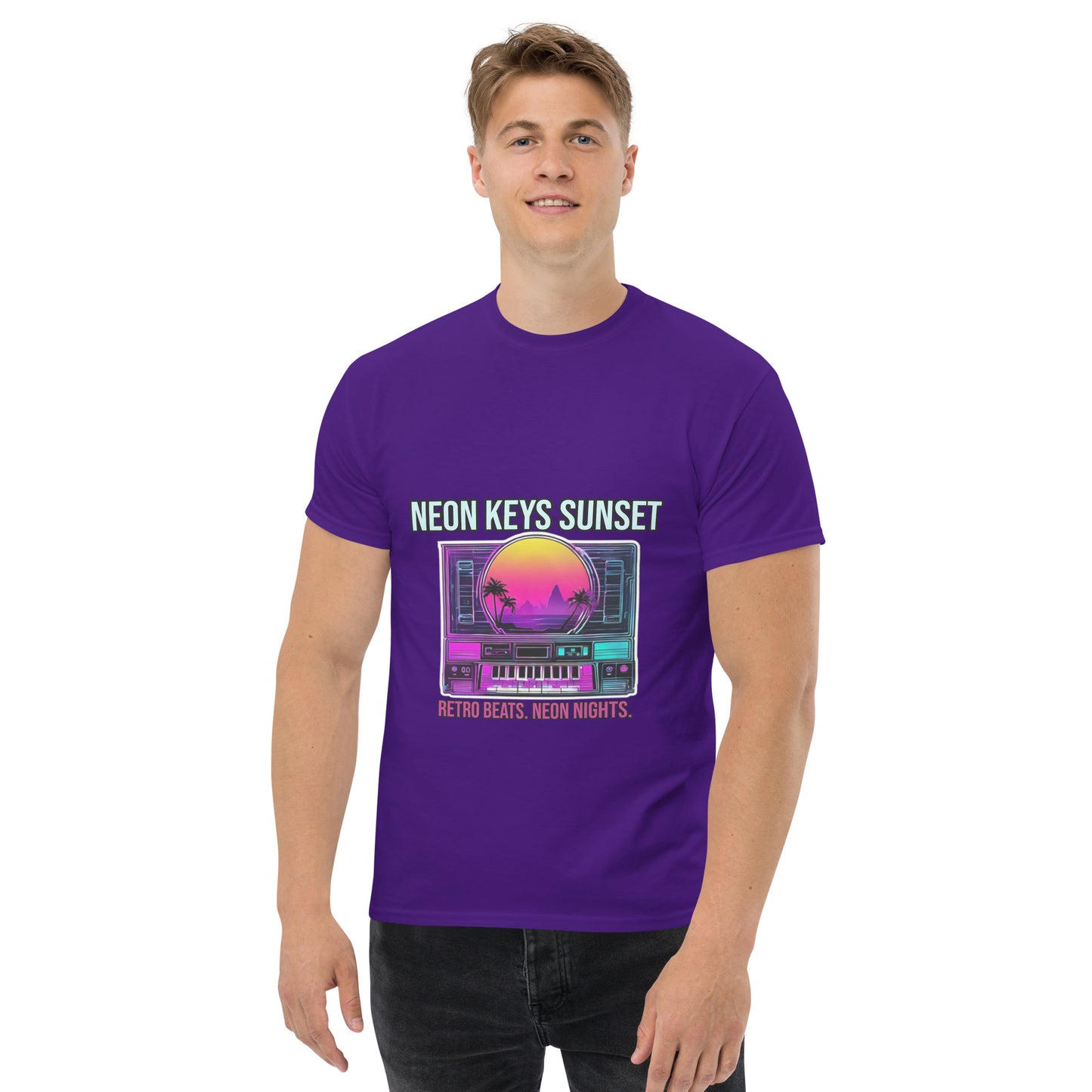 Synthwave T-Shirt mit Neonfarben und Retro-Motiven
