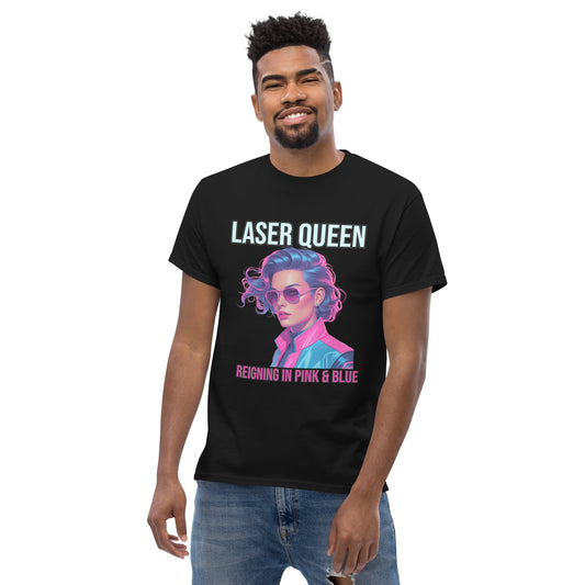 Synthwave T-Shirt mit Neonfarben und Retro-Motiven
