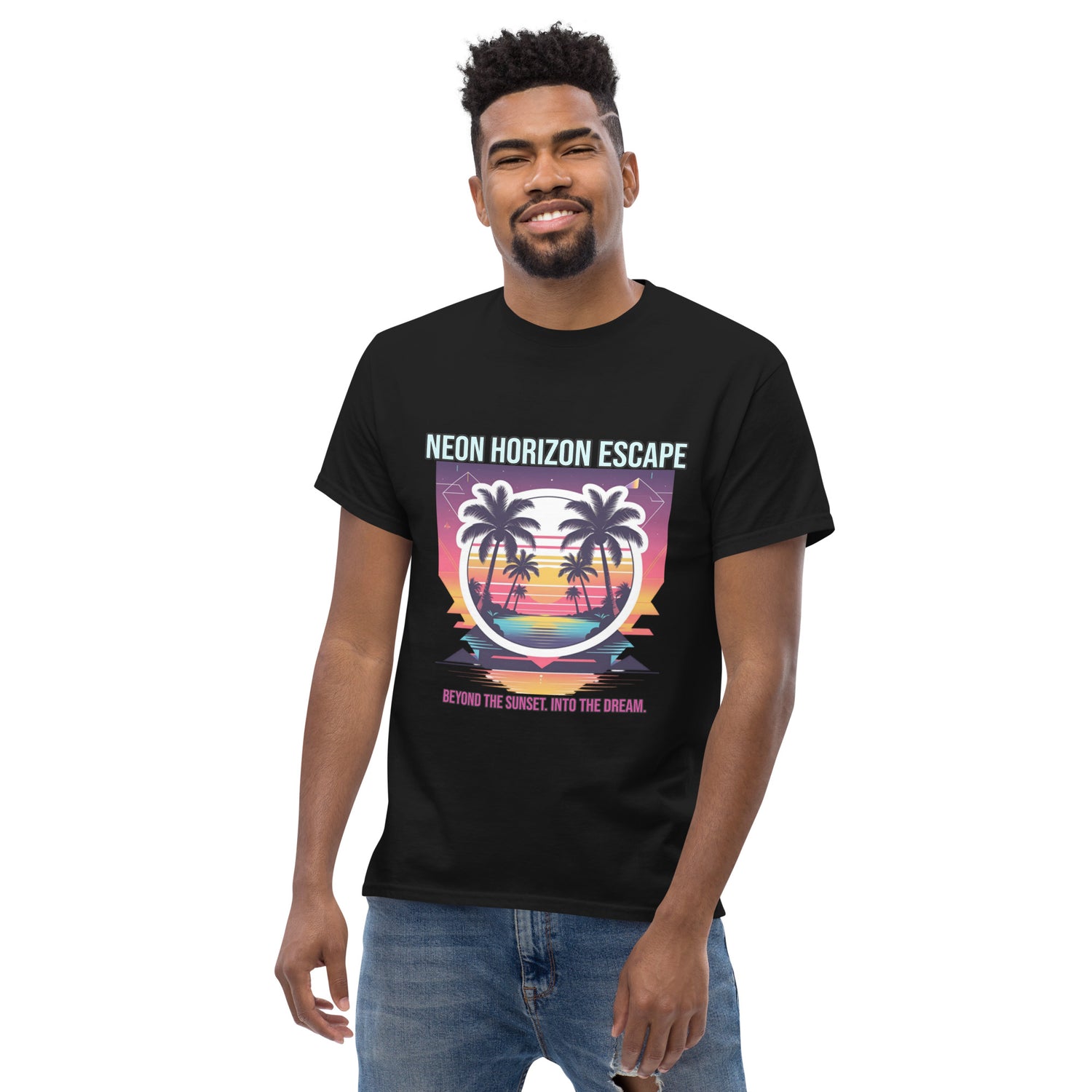 Synthwave T-Shirt mit Neonfarben und Retro-Motiven
