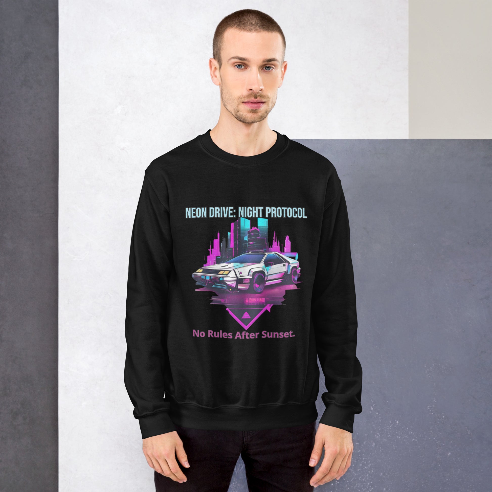 Synthwave Sweatshirt mit Retro-Car vor Neon-Stadt