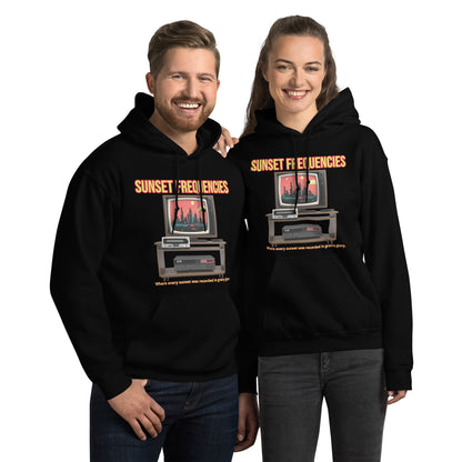 Synthwave Retro Hoodie mit Neonfarben und Retro-Motiven
